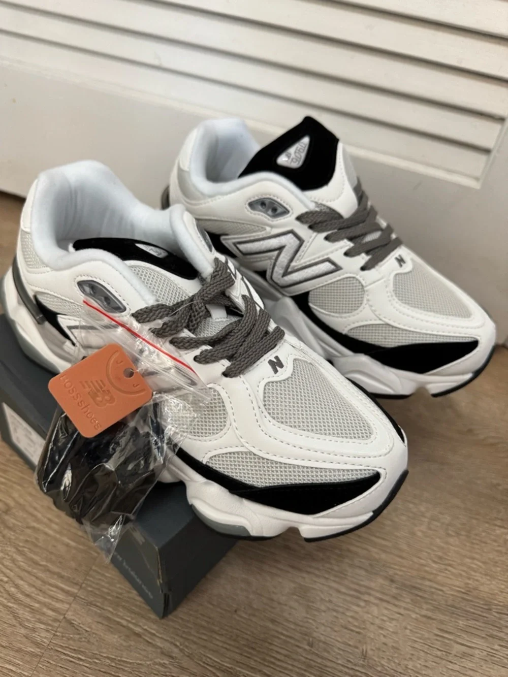 New Balance Gray & White Shoe Box with Size Label - Women’s 9.5/Men’s 8 - Picture 1 of 3